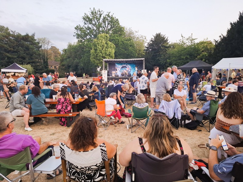 Evening crowd03