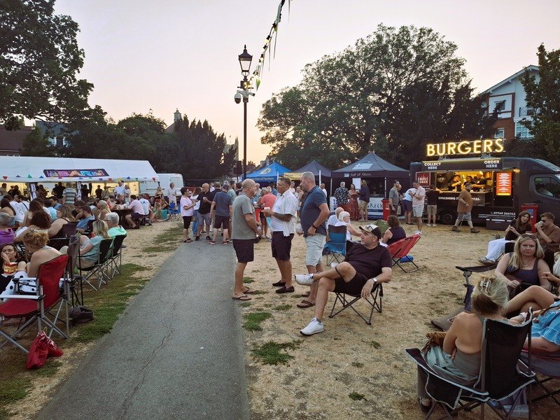 Evening crowd04